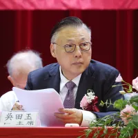 24日、日月光の株主総会を進行する同社最高執行責任者(COO)の呉田玉氏。(撮影/顔麟宇提供) 24日、日月光の株主総会を進行する同社最高執行責任者(COO)の呉田玉氏。(撮影/顔麟宇提供)