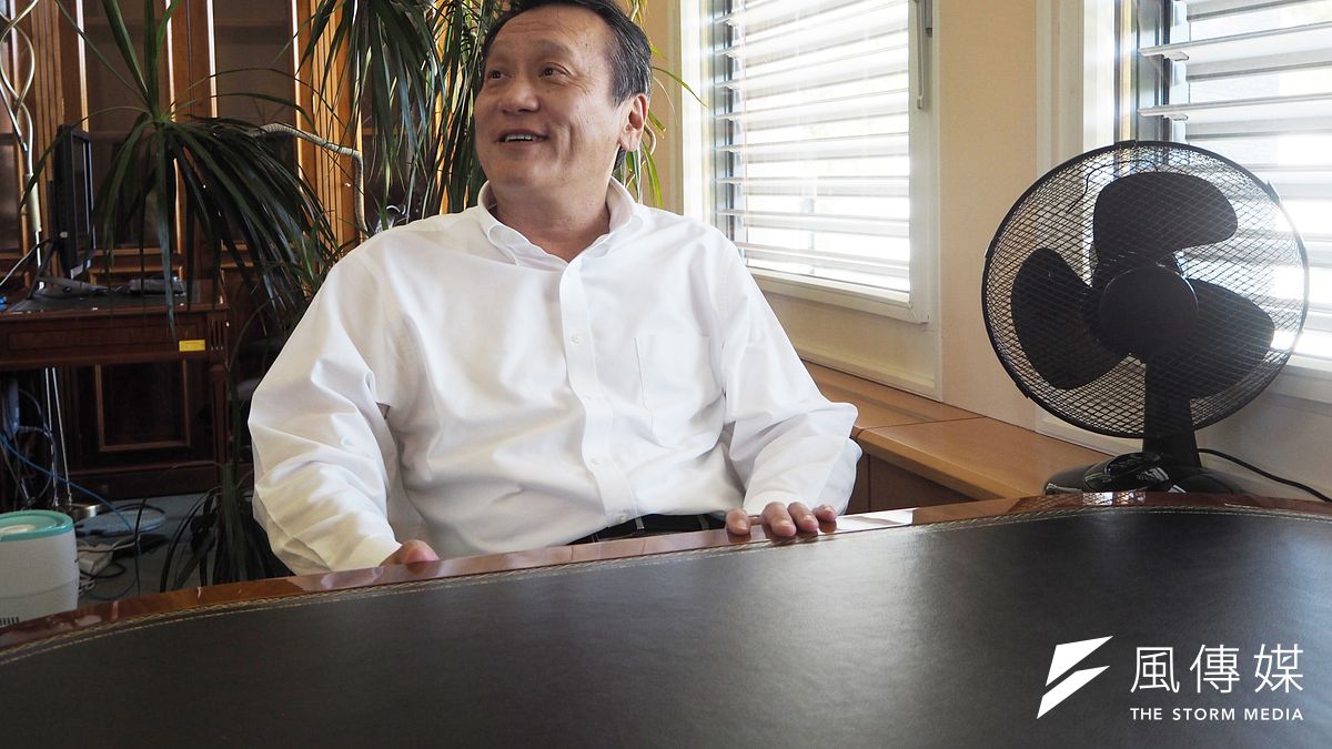 朱敬一指出,為了聚焦,各國可考慮縮小降稅產品項目,直接著重與減碳有直接關連的商品及服務,並開放相關專業人才能在不同市場間移動、任職。(尹俞歡攝) 朱敬一指出,為了聚焦,各國可考慮縮小降稅產品項目,直接著重與減碳有直接關連的商品及服務,並開放相關專業人才能在不同市場間移動、任職。(尹俞歡攝)