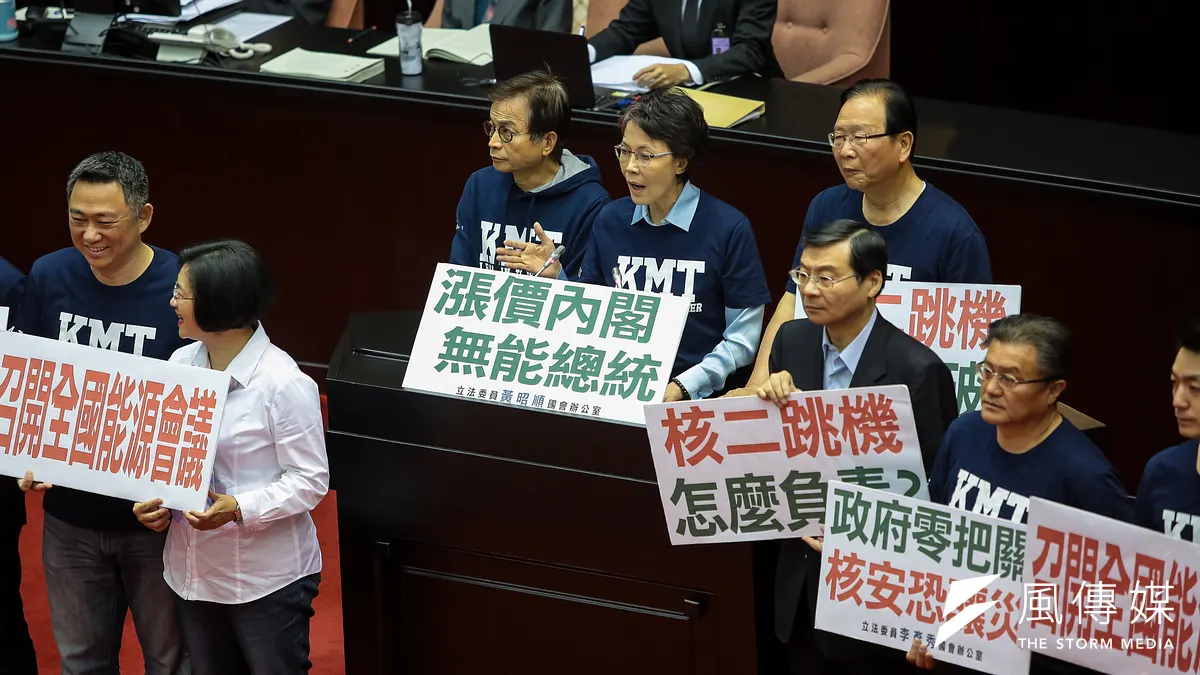 國民黨團立委們針對核二跳機於國是論壇發言抗議。(顏麟宇攝) 國民黨團立委們針對核二跳機於國是論壇發言抗議。(顏麟宇攝)