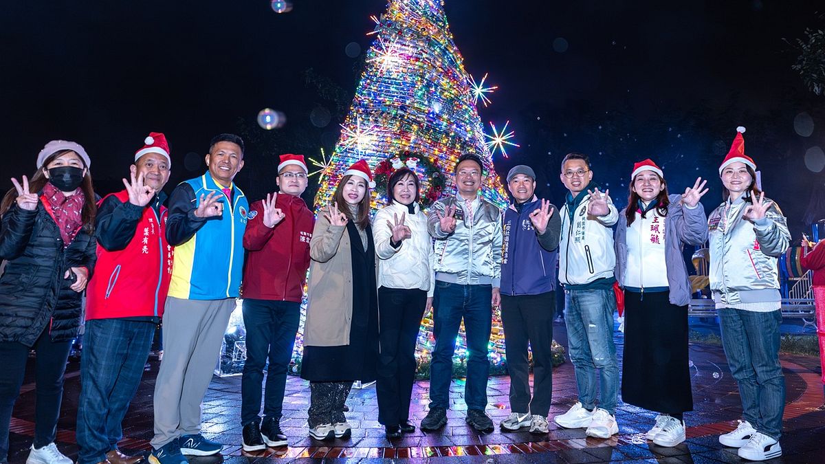 桃園市副市長蘇俊賓出席「2024三安環保聖誕節」活動,現場有一座7公尺高,使用超過7,000個回收鐵鋁罐的環保聖誕樹。(圖/桃園市政府提供) 桃園市副市長蘇俊賓出席「2024三安環保聖誕節」活動,現場有一座7公尺高,使用超過7,000個回收鐵鋁罐的環保聖誕樹。(圖/桃園市政府提供)