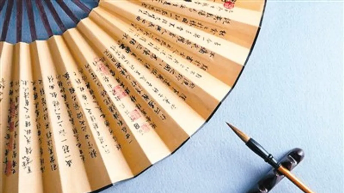 作者認為中國社會並不尊重自己民族的歷史,出現國民們動輒妄自菲薄的現象。 作者認為中國社會並不尊重自己民族的歷史,出現國民們動輒妄自菲薄的現象。