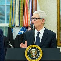 トランプは「工場を建設中であれば、課税されない」と明言。このためアメリカで工場を建設している台積電は免除の可能性があると見られている。(AP通信) トランプは「工場を建設中であれば、課税されない」と明言。このためアメリカで工場を建設している台積電は免除の可能性があると見られている。(AP通信)