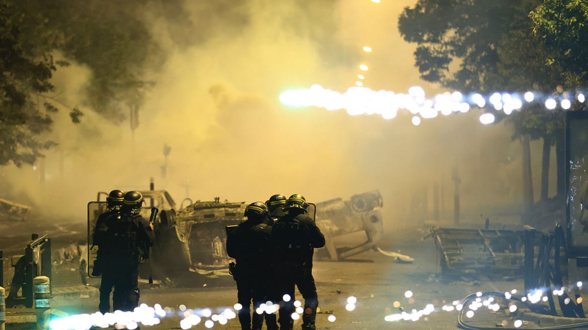 2023年6月底至7月,法國非裔少年拒攔檢被警察槍殺引起了大規模抗議騷亂。(AP) 2023年6月底至7月,法國非裔少年拒攔檢被警察槍殺引起了大規模抗議騷亂。(AP)