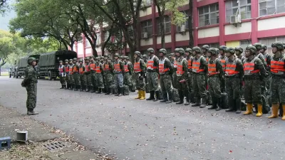 因應颱風來襲,國軍第四作戰區官兵投入災防整備工作。(國軍第四作戰區提供)