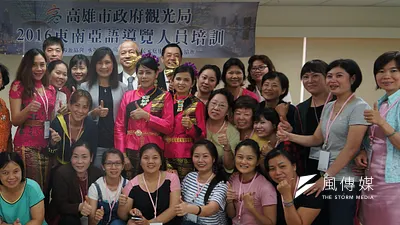 民進黨立委鄭運鵬認為從東南亞各國來的旅客之外,在台灣的東南亞移工也有數十萬人,也可以辦員工旅遊團,但台灣東南亞導遊明顯不足,圖為新移民東南亞語導覽班開訓。(資料照,楊伯祿攝)