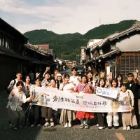 岐阜県美濃市に到着後、日本の専門家とまちづくりや地方創生の取り組みについて意見を交わし、海外研修の最初のプログラムを開始する参加者ら。(写真/高雄市政府青年局提供) 岐阜県美濃市に到着後、日本の専門家とまちづくりや地方創生の取り組みについて意見を交わし、海外研修の最初のプログラムを開始する参加者ら。(写真/高雄市政府青年局提供)