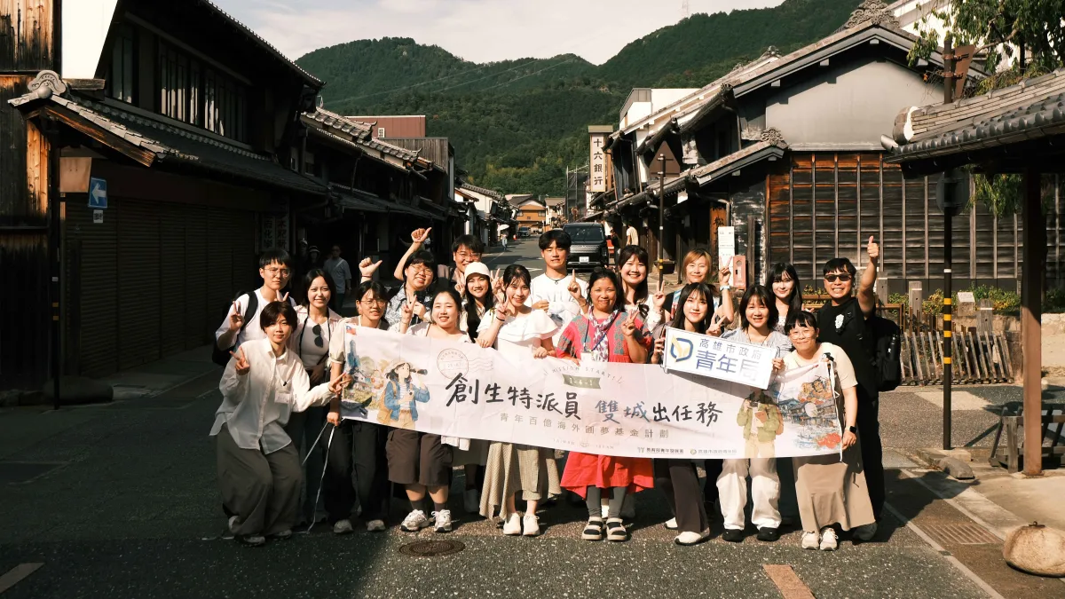 岐阜県美濃市に到着後、日本の専門家とまちづくりや地方創生の取り組みについて意見を交わし、海外研修の最初のプログラムを開始する参加者ら。(写真/高雄市政府青年局提供)