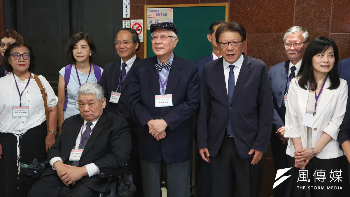 總統府秘書長潘孟安(右三)陪同監察院正副院長、監察委員被提名人拜會民進黨立法院黨團,不過,立法院行使同意權,依舊「全員否決」。(顏麟宇攝)