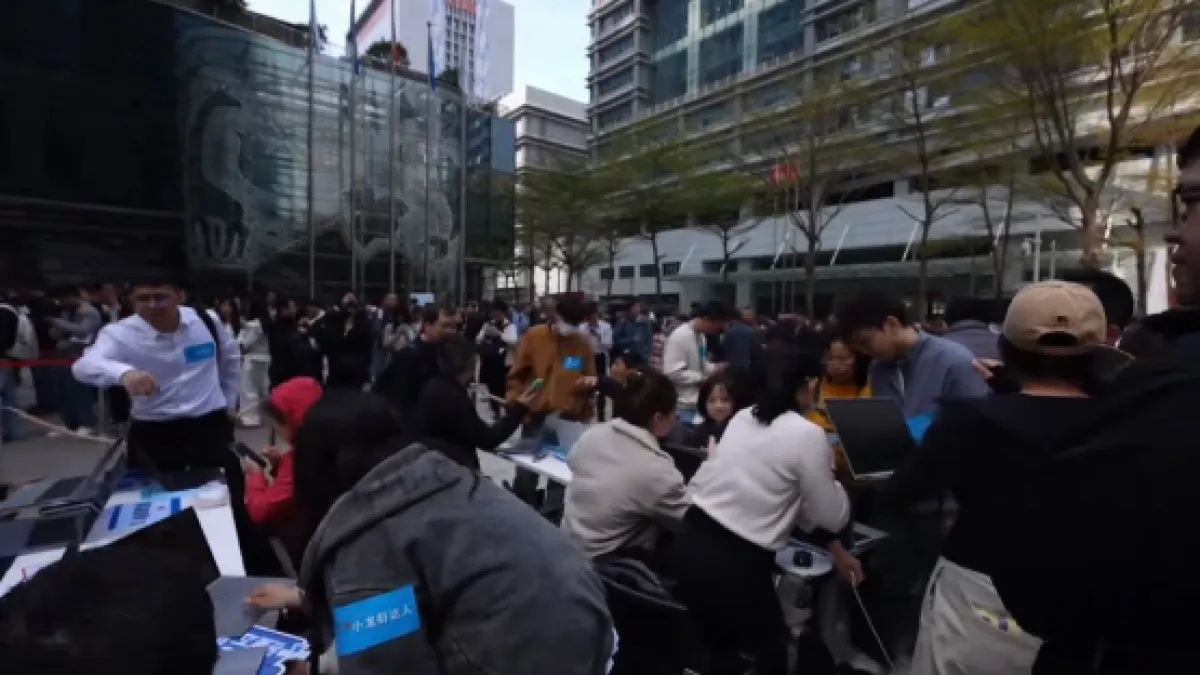 Free OpenClaw installation services offered to passing developers and AI enthusiasts in front of Tencent Tower in Shenzhen's Nanshan District. (Screenshot / X)