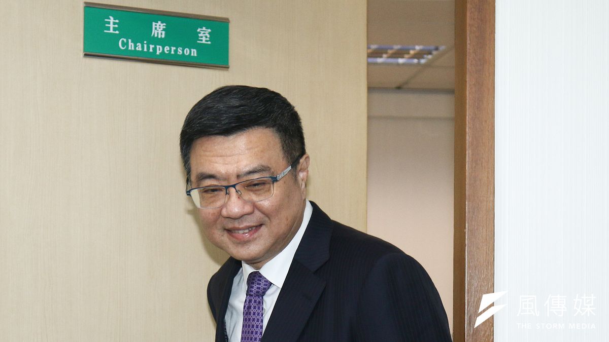 民進黨10日舉行中執會,在黨主席卓榮泰表態承擔下,由黨中央提案,達成將初選延後至立委初選後的共識,也做成中執會決議。(蔡親傑攝) 民進黨10日舉行中執會,在黨主席卓榮泰表態承擔下,由黨中央提案,達成將初選延後至立委初選後的共識,也做成中執會決議。(蔡親傑攝)