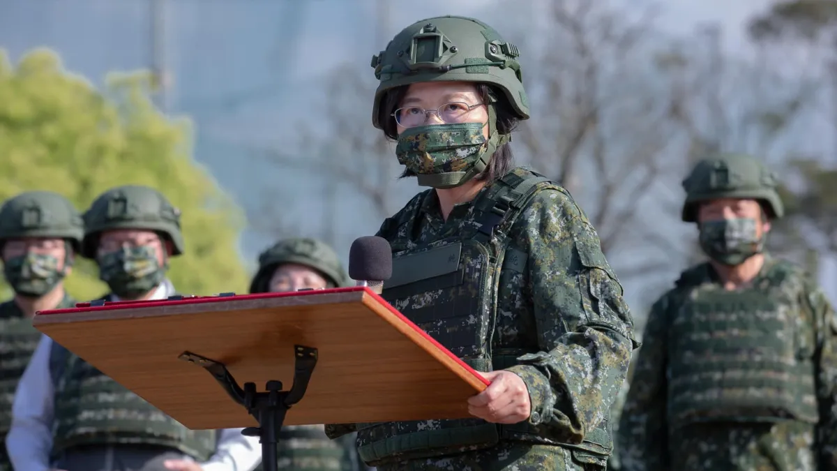 烏克蘭國土防衛軍在此次俄烏戰爭中的亮眼表現,讓總統蔡英文眼睛為之一亮,認真考慮成立「台版國土防衛軍」。(資料照,取自蔡英文臉書)