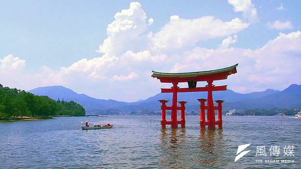 日本擬對中國富人放寬簽證限制。圖為日本嚴島神社的海上鳥居。(取自維基百科) 日本擬對中國富人放寬簽證限制。圖為日本嚴島神社的海上鳥居。(取自維基百科)