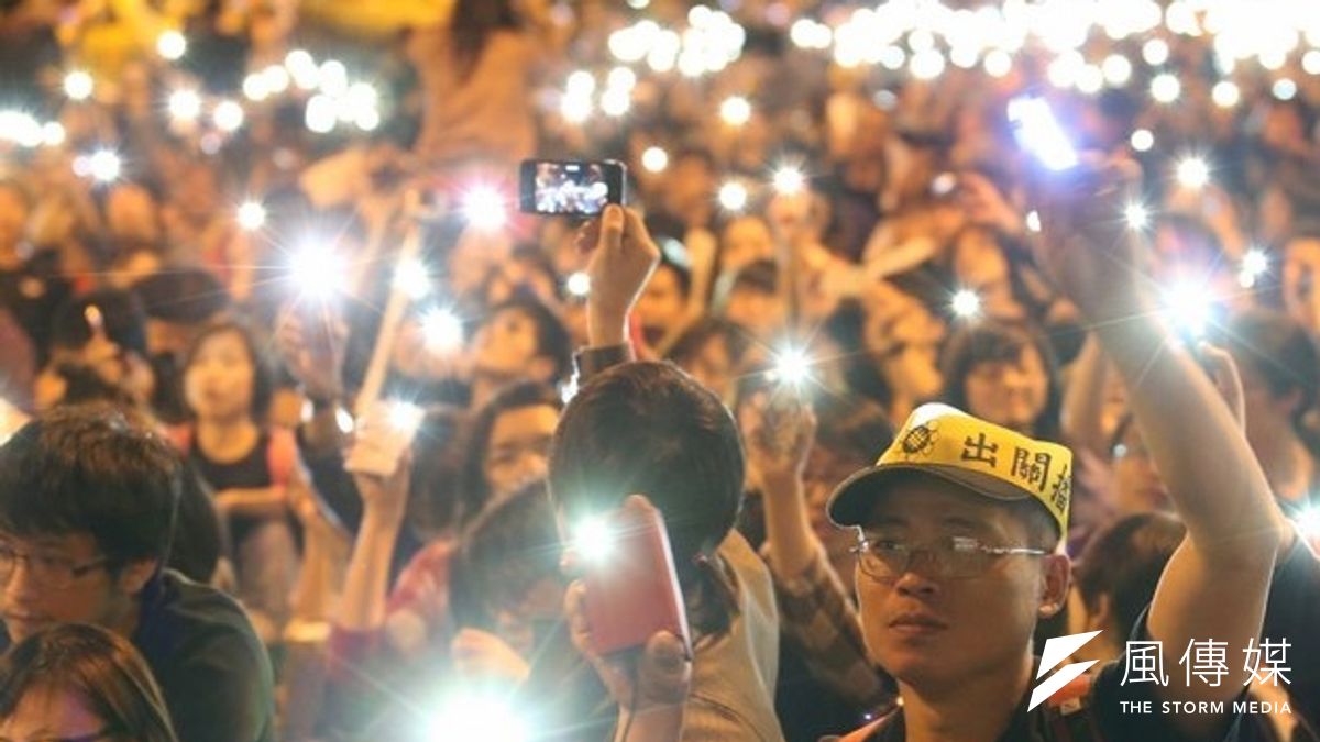 318學運告一段落,檢警調查隨之開始。(410學運撤出立法院前夕,余志偉攝) 318學運告一段落,檢警調查隨之開始。(410學運撤出立法院前夕,余志偉攝)