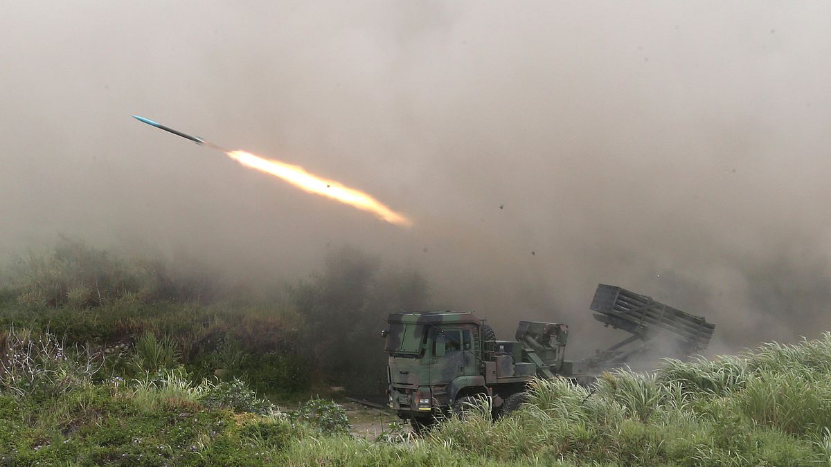 圖為漢光36號演習在台中甲南海灘進行三軍聯合作戰實彈操演(AP) 圖為漢光36號演習在台中甲南海灘進行三軍聯合作戰實彈操演(AP)