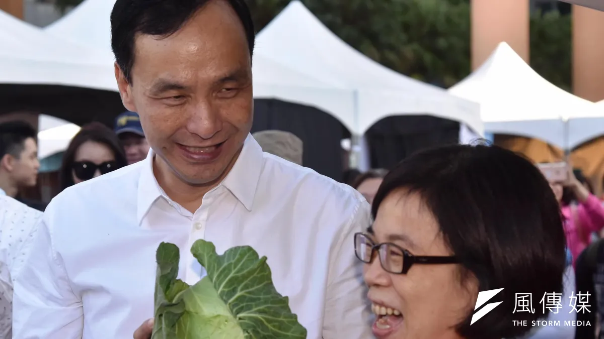 高麗菜因暖冬盛產價格崩跌,新北市政府啟動「惜食分享」機制,向中南部「團購」高麗菜,朱立倫也在臉書號召群眾響應。(取自朱立倫臉書)