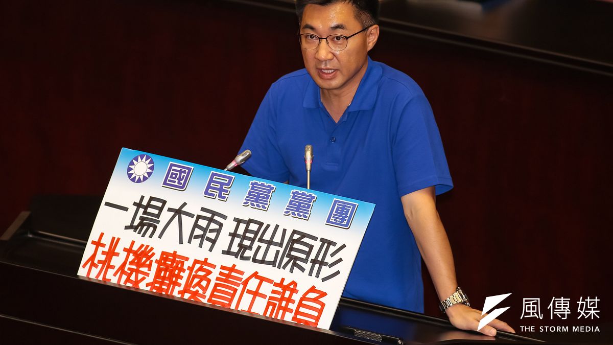 國民黨立委江啟臣3日於國是論壇說,一場大雨帶來災害,凸顯桃機公司災害應變不足,淹水後也不見有效的交通疏導,這一切問題誰要負責?還是只能推給老天?(顏麟宇攝) 國民黨立委江啟臣3日於國是論壇說,一場大雨帶來災害,凸顯桃機公司災害應變不足,淹水後也不見有效的交通疏導,這一切問題誰要負責?還是只能推給老天?(顏麟宇攝)