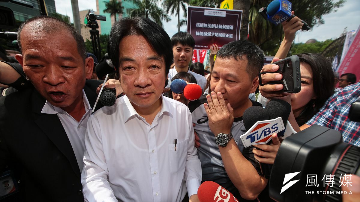 前行政院長賴清德今天出席「響應524全球氣候行動」遊行,會後受訪時提醒黨內同志,不要因初選無法維護黨的機制,而遭致外人批評,若初選無公信力,很難取得社會支持。(顏麟宇攝) 前行政院長賴清德今天出席「響應524全球氣候行動」遊行,會後受訪時提醒黨內同志,不要因初選無法維護黨的機制,而遭致外人批評,若初選無公信力,很難取得社會支持。(顏麟宇攝)