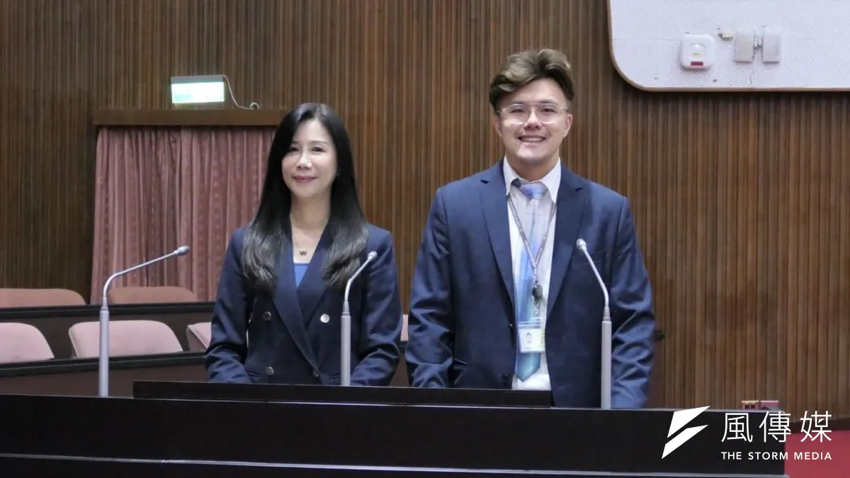 國民黨立委萬美玲(左)的兒子佀廣洋(右)參選桃園市議員,不過隨後被爆出大量霸凌黑歷史,爭議延燒多時後,佀廣洋宣布放棄國民黨提名,但並未言及要退選。(資料照,取自佀廣洋臉書)