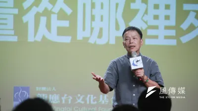 導演王小棣認為,年輕人要讓自己「輕鬆」一點,不要給自己揹太多東西。(方炳超攝)