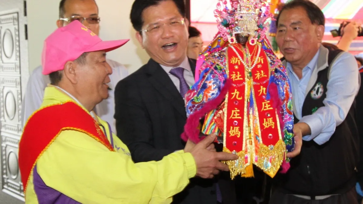 全台最早迎媽祖 新社九庄媽起駕遶境