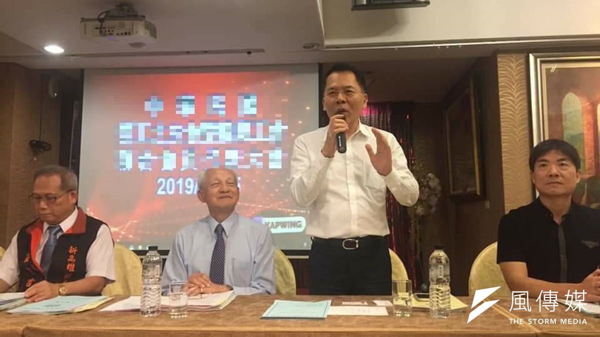 勞工局長王秋冬(右二)呼籲,外送平台與運送服務工作者可籌組或加入工會,以保障現階段的勞動權益。(圖/徐炳文攝) 勞工局長王秋冬(右二)呼籲,外送平台與運送服務工作者可籌組或加入工會,以保障現階段的勞動權益。(圖/徐炳文攝)