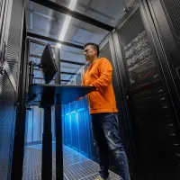 是方表示,全力配合檢調調查,並啟動內部稽查機制(圖為是方機房)。(是方提供) 是方表示,全力配合檢調調查,並啟動內部稽查機制(圖為是方機房)。(是方提供)