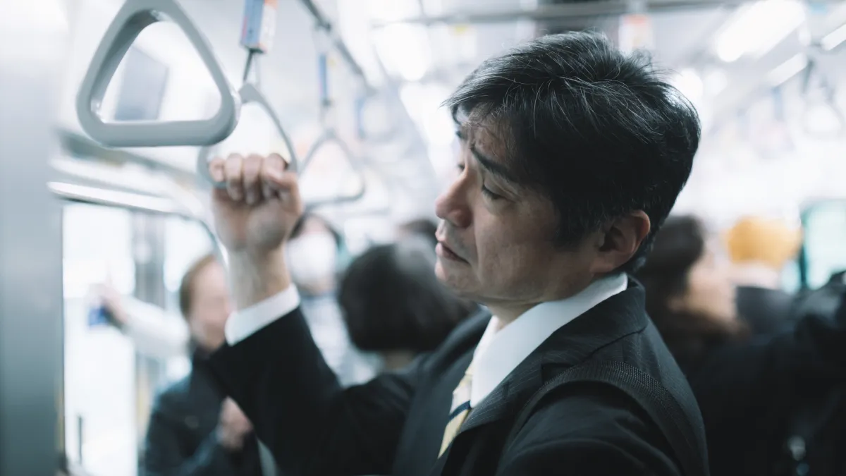 憂鬱、精神不濟、不舉,恐怕是男性更年期來報到。(示意圖/pakutaso)