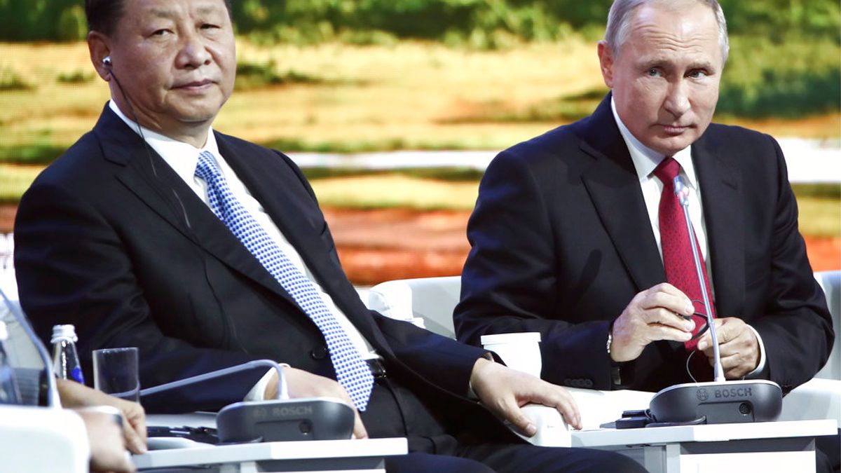 2018年9月12日,中國國家主席習近平與俄羅斯總統普京在符拉迪沃斯托克參加東方經濟論壇(Eastern Economic Forum)。(美聯社) 2018年9月12日,中國國家主席習近平與俄羅斯總統普京在符拉迪沃斯托克參加東方經濟論壇(Eastern Economic Forum)。(美聯社)