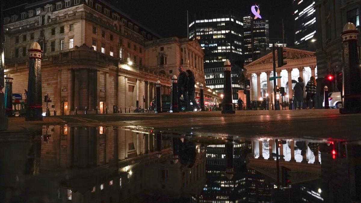 為什麼英國人這麼愛說「Sorry」?BBC揭開英式社交的6大「潛台詞」