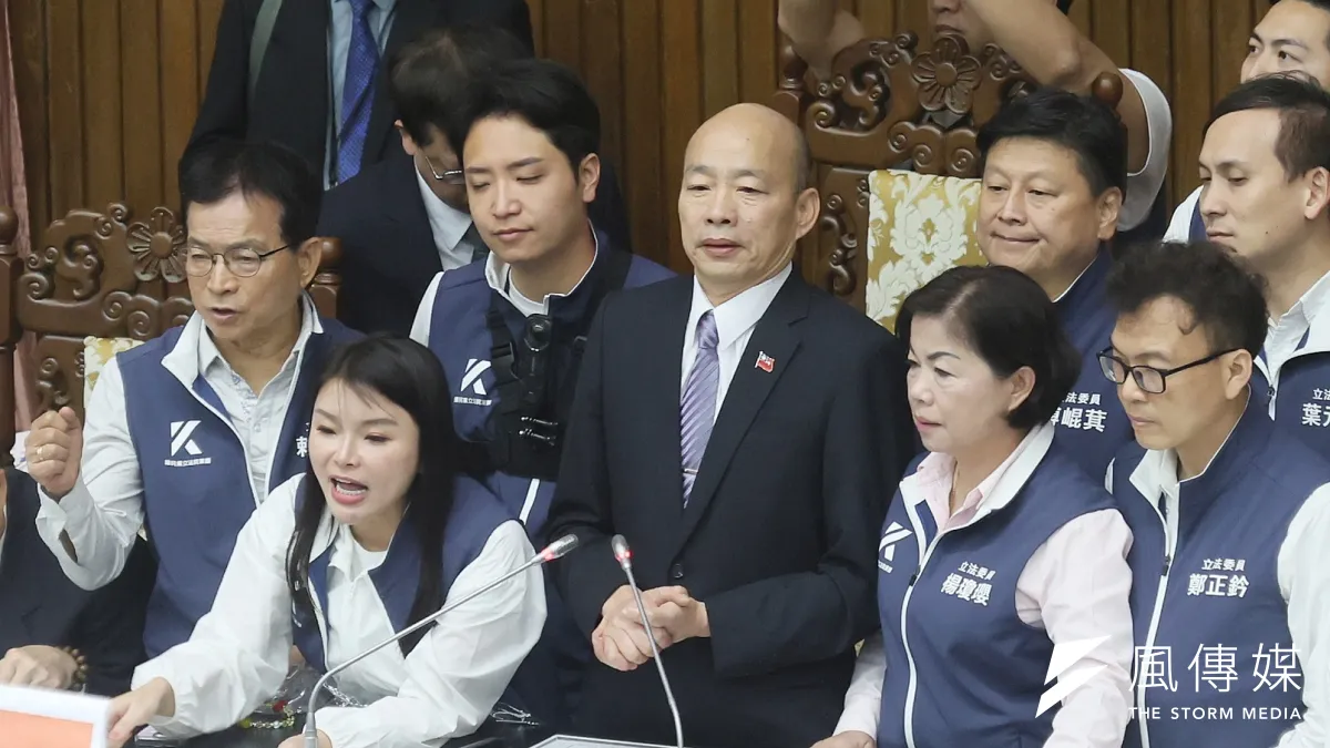 朝野為國會改革案吵翻天,立法院長韓國瑜(中)壓力爆表。(資料照,柯承惠攝)