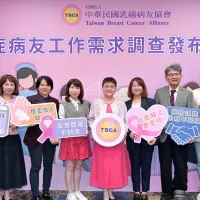 中華民國乳癌病友協會4月28日舉辦「癌症病友工作需求調查發布記者會」,邀請勞動部勞動條件及就業平等司李怡萱專門委員(右四)、立法委員王正旭(右三)、立法委員陳菁徽(右二)、立法委員陳昭姿(左四)、立法委員邱慧洳(左三)與中華民國乳癌病友協會理事長黃淑芳(中)共同呼籲,重視癌友工作需求。(圖片:中華民國乳癌病友協會提供) 中華民國乳癌病友協會4月28日舉辦「癌症病友工作需求調查發布記者會」,邀請勞動部勞動條件及就業平等司李怡萱專門委員(右四)、立法委員王正旭(右三)、立法委員陳菁徽(右二)、立法委員陳昭姿(左四)、立法委員邱慧洳(左三)與中華民國乳癌病友協會理事長黃淑芳(中)共同呼籲,重視癌友工作需求。(圖片:中華民國乳癌病友協會提供)