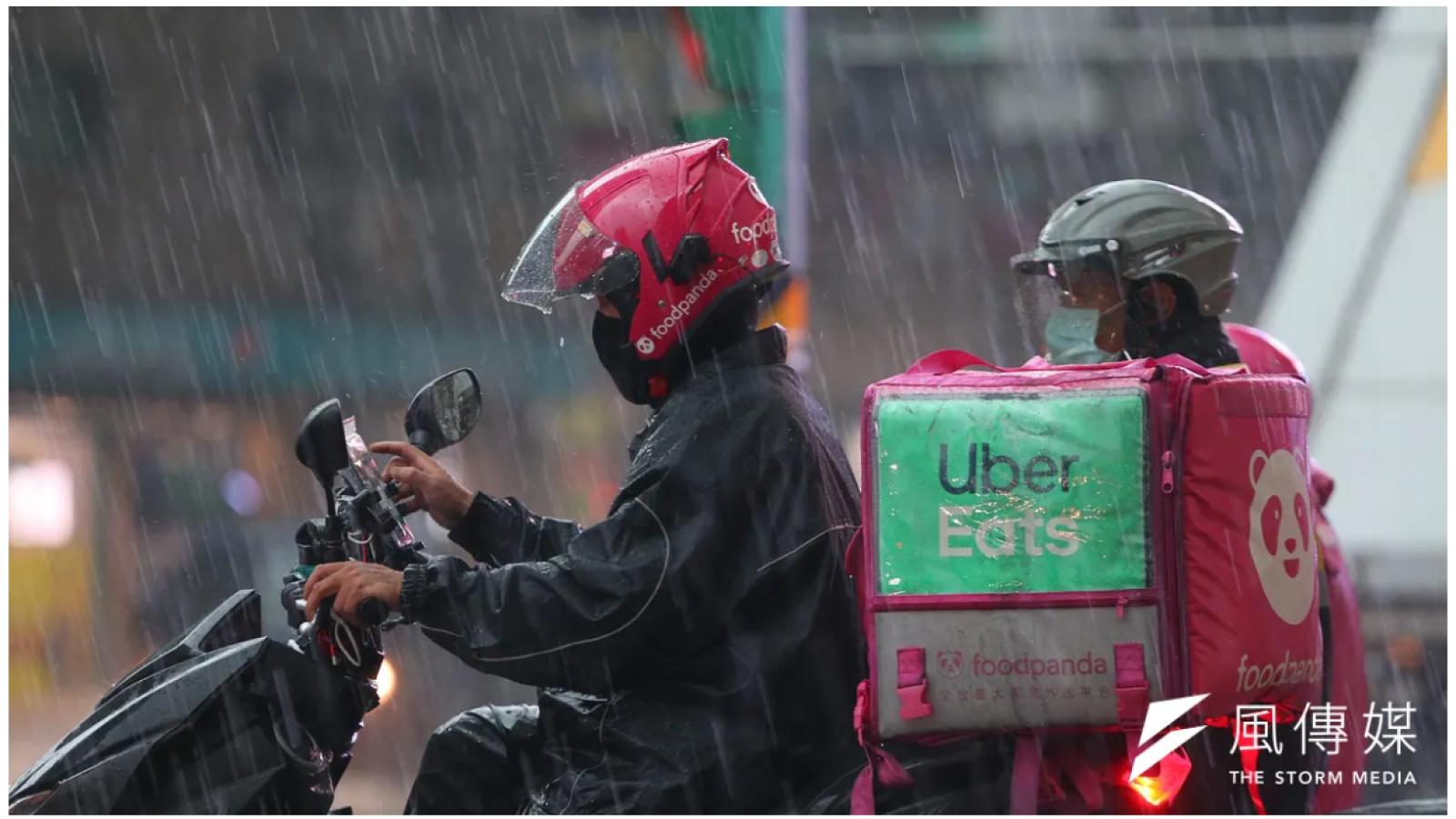 外送要漲價了!Uber Eats認疊單報酬爭議 勞動部:緊盯後續作為