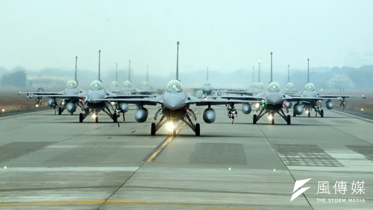 巴基斯坦在空戰中運用「中國式擊殺鏈」擊落印軍,影響我國空軍的建軍備戰規劃。示意圖,圖為空軍F16V BLK20戰機。(資料照,蘇仲泓攝)