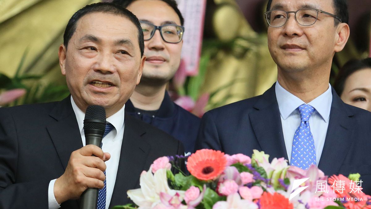 2024大選將至,歷經選策會風波後,國民黨主席朱立倫(右)、新北市長候友宜(左)20日在新北市議會黨團幹部就職典禮中同框,兩人互動格外引人關注。(資料照,柯承惠攝) 2024大選將至,歷經選策會風波後,國民黨主席朱立倫(右)、新北市長候友宜(左)20日在新北市議會黨團幹部就職典禮中同框,兩人互動格外引人關注。(資料照,柯承惠攝)