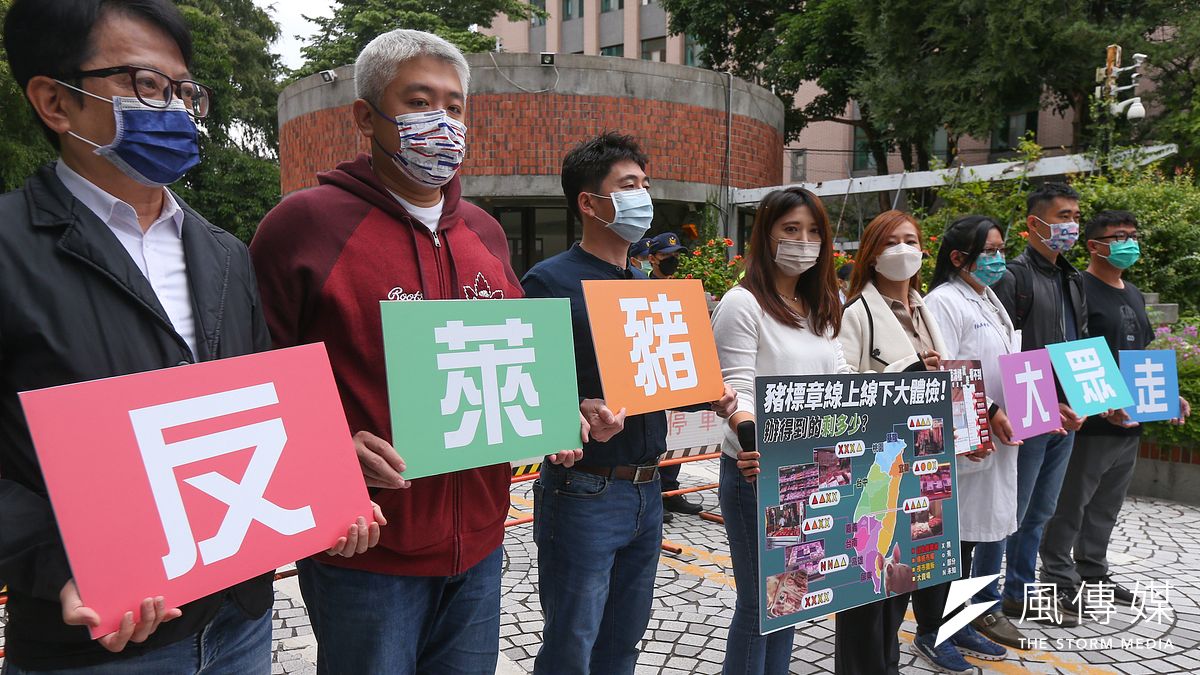 最新民調顯示,反萊豬公投領先幅度暴跌23個百分點,重啟核四則從小幅領先狀態遭到逆轉,讓公投選戰儼然陷入「白刃戰」階段。(資料照,顏麟宇攝) 最新民調顯示,反萊豬公投領先幅度暴跌23個百分點,重啟核四則從小幅領先狀態遭到逆轉,讓公投選戰儼然陷入「白刃戰」階段。(資料照,顏麟宇攝)