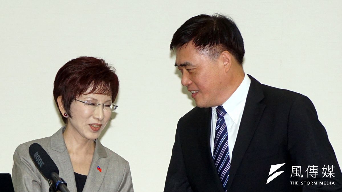 國民黨中常會前邀請洪秀柱進行政見說明會,但洪秀柱離開後,中常委就針對「初選民調比例」開砲,並兩度打斷會議主席郝龍斌的裁示。(蘇仲泓攝) 國民黨中常會前邀請洪秀柱進行政見說明會,但洪秀柱離開後,中常委就針對「初選民調比例」開砲,並兩度打斷會議主席郝龍斌的裁示。(蘇仲泓攝)