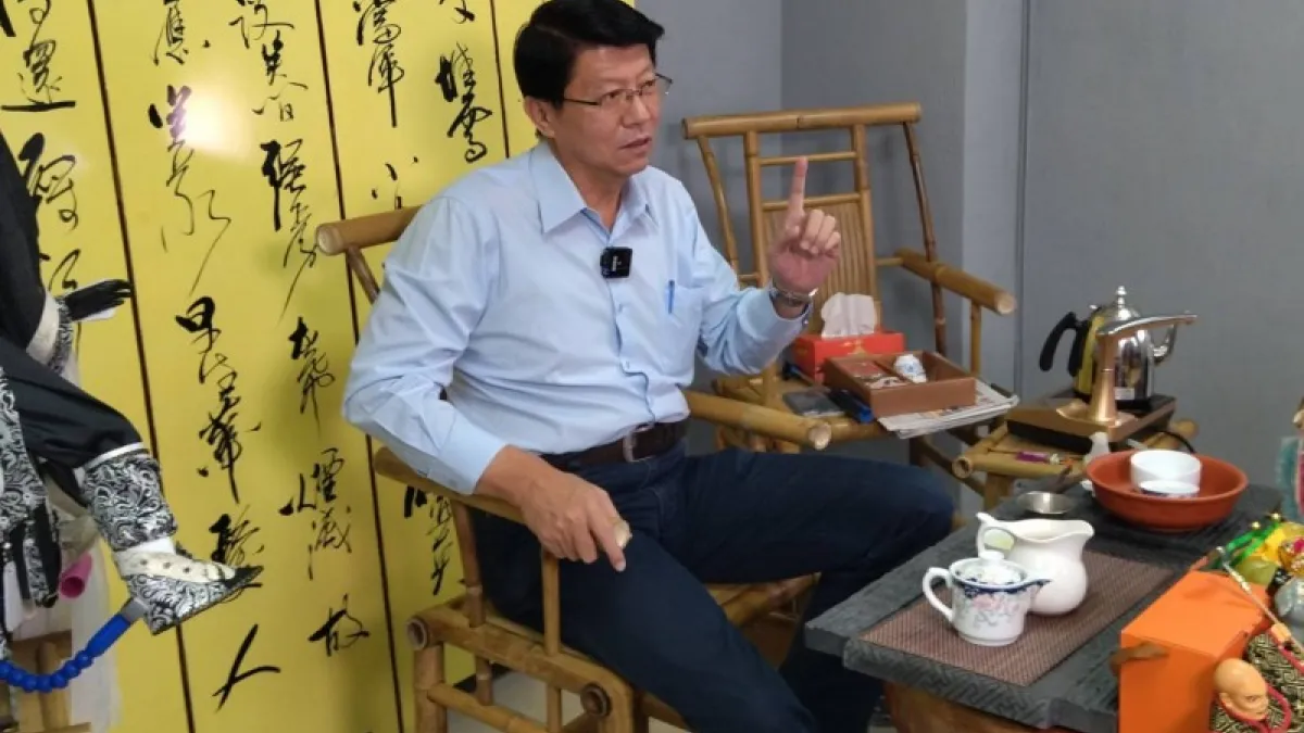 謝龍介對於黃市府政策急轉彎,將公共單車系統T-Bike全面改版,引進U-bike系統,感到欣慰。(圖/謝龍介競選辦公室提供)