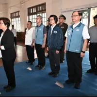 彰化縣長王惠美3日上午接連前往彰化市忠烈祠、國軍彰化忠靈塔、彰化軍人忠靈祠,參與秋祭國殤大典。(圖/彰化縣政府) 彰化縣長王惠美3日上午接連前往彰化市忠烈祠、國軍彰化忠靈塔、彰化軍人忠靈祠,參與秋祭國殤大典。(圖/彰化縣政府)