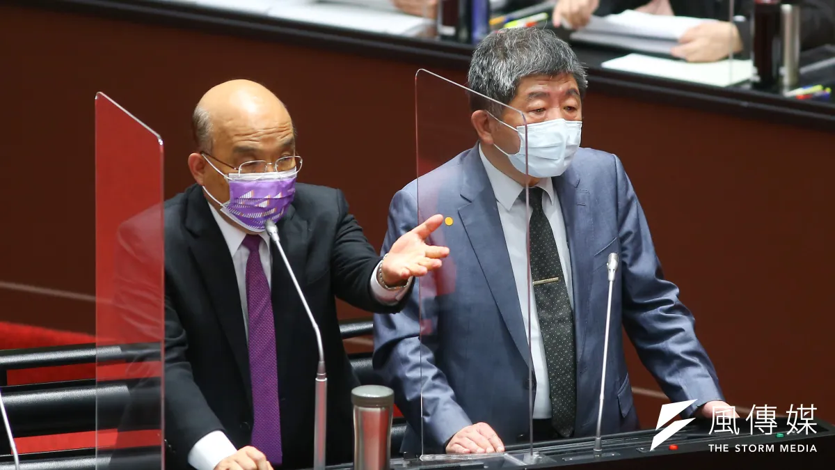 藝人郭彥均日前於其臉書粉專提到「很多孩子都走了」,隨即引發綠營側翼出征,迫使其將臉書貼文下架並道歉,行政院長蘇貞昌(左)、衛福部長陳時中更下令查辦是否有不實謠言。(資料照,顏麟宇攝)