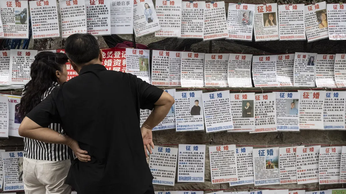一些個人資料包含在美國屬於禁忌的細節,比如體重以及父母是否有養老金。(華爾街日報)