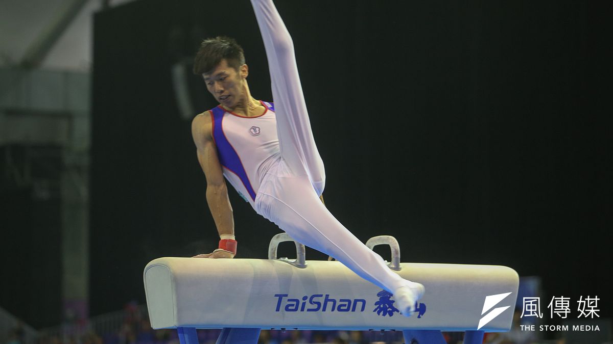 世大運中華體操代表隊李智凱,成功以15.300分拿下競技體操鞍馬項目金牌,但是他其實就是2005年電影《翻滾吧!男孩》中,公正國小體操隊的1員。(陳明仁攝) 世大運中華體操代表隊李智凱,成功以15.300分拿下競技體操鞍馬項目金牌,但是他其實就是2005年電影《翻滾吧!男孩》中,公正國小體操隊的1員。(陳明仁攝)