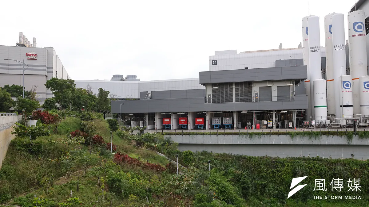 台積電在八月爆發台積電二奈米製程機密洩漏案後,近日再度傳出退休高階幹部入職英特爾。(資料照,顏麟宇攝) 台積電在八月爆發台積電二奈米製程機密洩漏案後,近日再度傳出退休高階幹部入職英特爾。(資料照,顏麟宇攝)