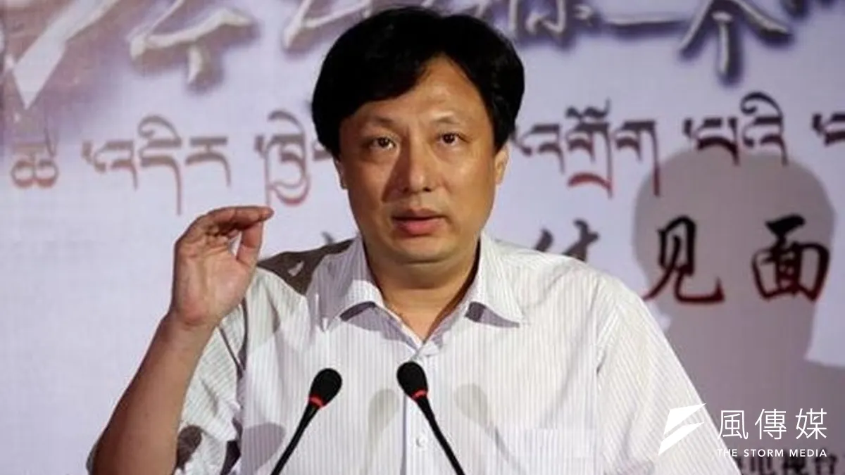 「別了!各位觀眾。」黃海濤被檢方帶走。(取自網路) 「別了!各位觀眾。」黃海濤被檢方帶走。(取自網路)