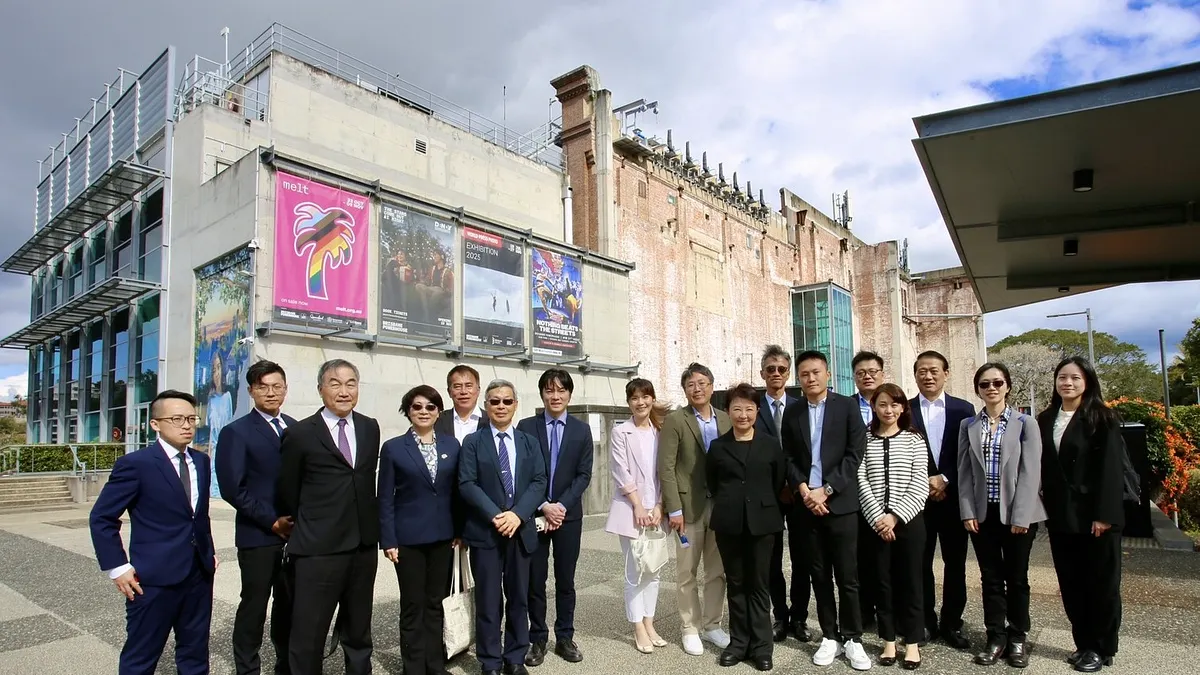 台中市長盧秀燕率團參訪布里斯本發電廠轉型藝文空間。(圖/台中市政府) 台中市長盧秀燕率團參訪布里斯本發電廠轉型藝文空間。(圖/台中市政府)
