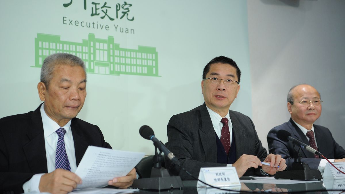 行政院拍板 當沖證交稅調降至千分之1.5,圖中為行政院發言人徐國勇。(行政院提供) 行政院拍板 當沖證交稅調降至千分之1.5,圖中為行政院發言人徐國勇。(行政院提供)