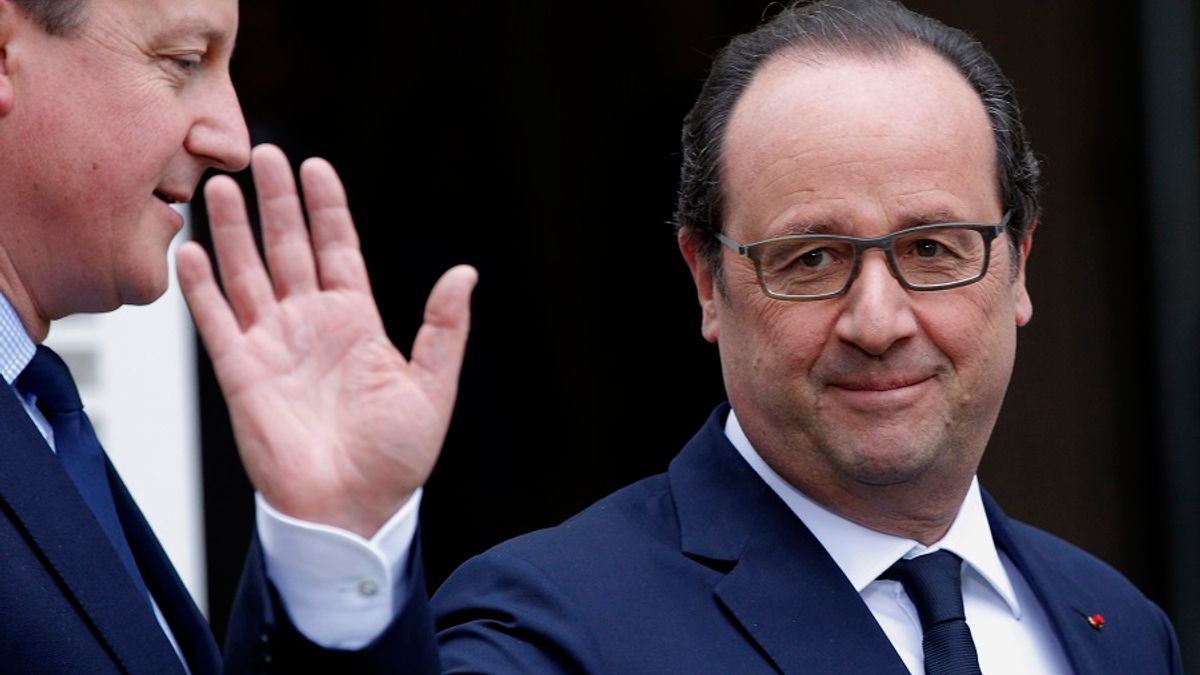 法國總統奧朗德(右)與英國首相卡麥隆(左)(美聯社) 法國總統奧朗德(右)與英國首相卡麥隆(左)(美聯社)