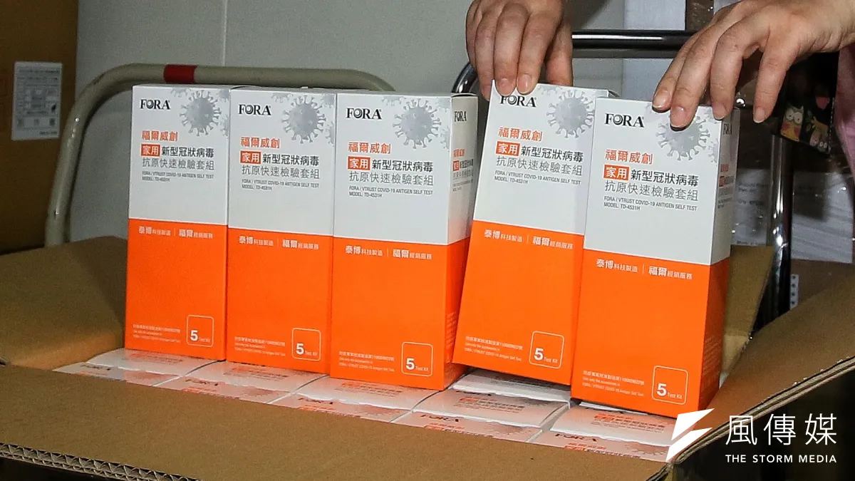 家用快篩試劑販售實名制28日上路,每人可憑健保卡或居留證到健保特約藥局或偏鄉衛生所購買。(資料照/柯承惠攝)