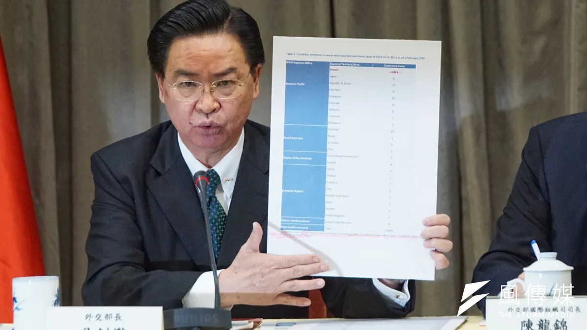 外交部長吳釗燮2日出席「因武漢肺炎航班停飛」記者會。(盧逸峰攝)