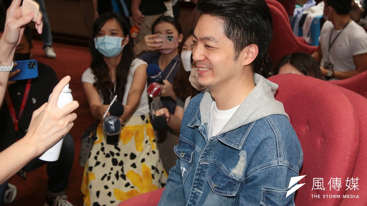 國民黨台北市長參選人蔣萬安推「青銀換居」。(顏麟宇攝) 國民黨台北市長參選人蔣萬安推「青銀換居」。(顏麟宇攝)