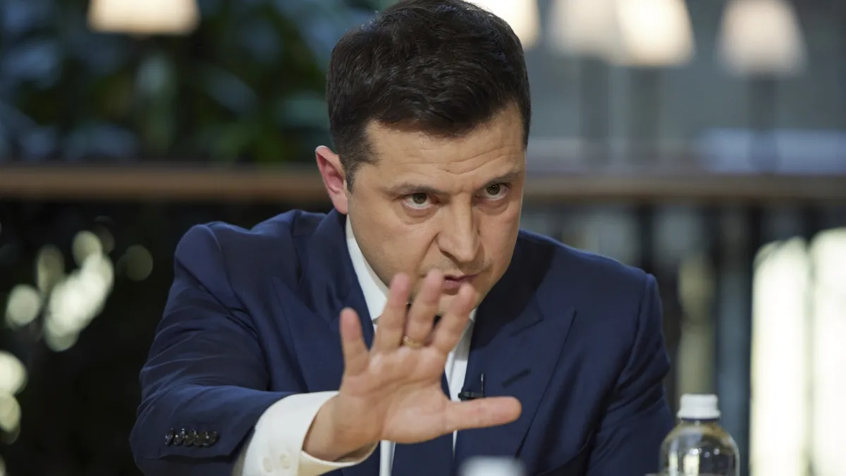 2021年11月26日,烏克蘭總統哲連斯基(Volodymyr Zelensky)舉行記者會,指控俄羅斯陰謀發動政變。(AP)